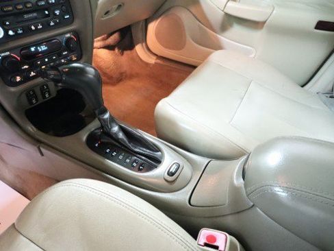 Used 2002 Oldsmobile Intrigue GL w/ Sun & Sound Pkg FWD image 16