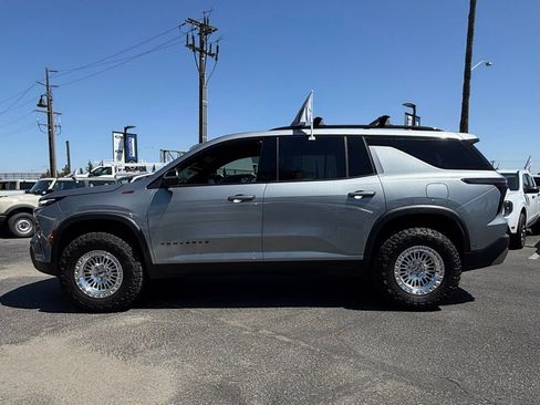 Used 2025 Chevrolet Traverse Z71 w/ Enhanced Driving Package AWD/4WD image 6