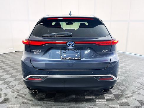 Used 2023 Toyota Venza XLE AWD/4WD image 4