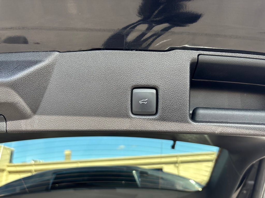 Used 2025 Ford Escape Platinum AWD/4WD image 24