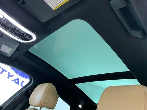 Used 2017 Porsche Macan Base image 40