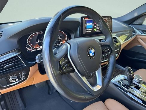 Used 2023 BMW 530i xDrive w/ Premium Package image 21