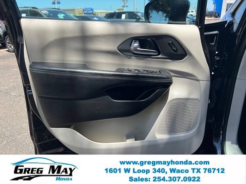 Used 2022 Chrysler Pacifica Touring-L FWD image 22
