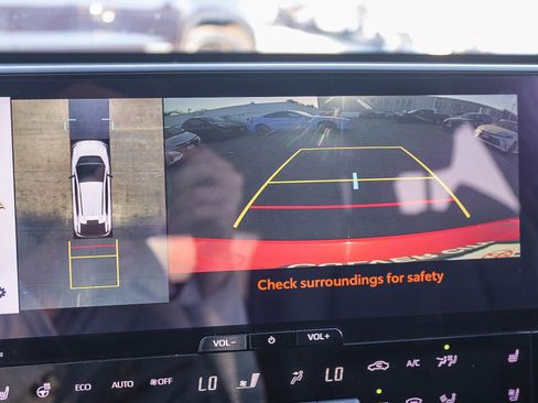 Used 2023 Toyota bZ4X Limited image 25