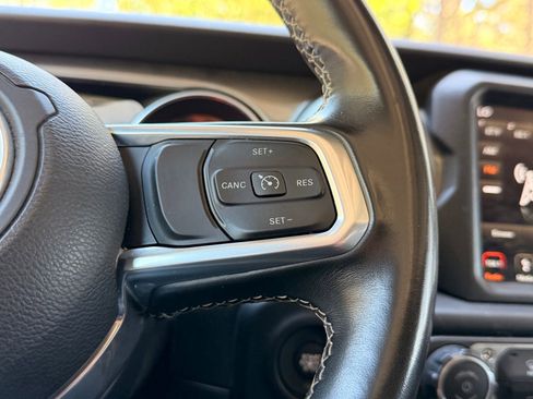 Used 2019 Jeep Wrangler Unlimited Sahara w/ Uconnect 4C Nav & Sound Group AWD/4WD image 23