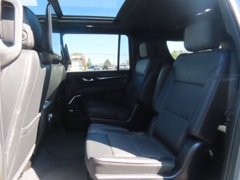Used 2024 GMC Yukon XL Denali w/ Advanced Technology Package AWD/4WD image 23