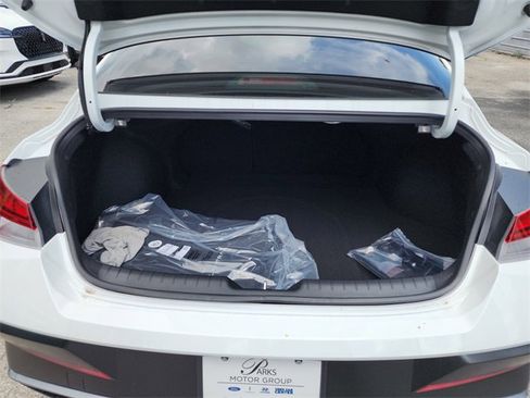 New 2025 Hyundai Elantra Limited image 8