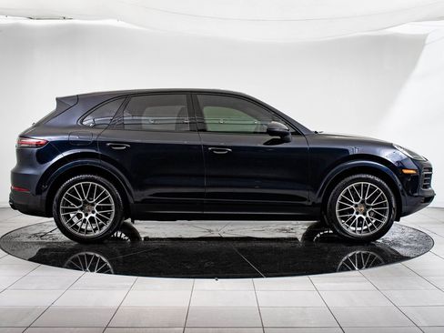Used 2023 Porsche Cayenne Platinum Edition image 9