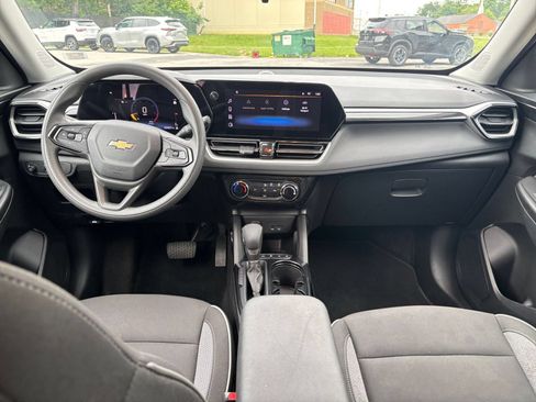 Used 2025 Chevrolet TrailBlazer LT FWD image 32
