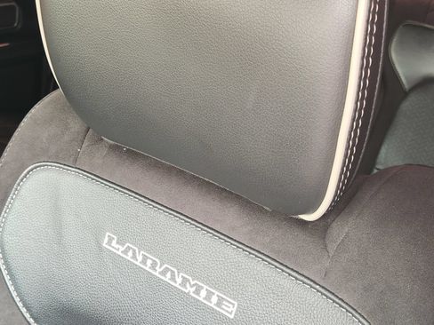 Used 2019 RAM 1500 Laramie AWD/4WD image 17