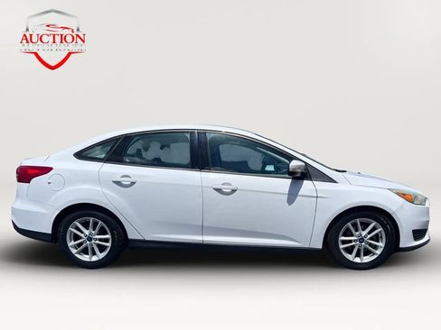Used 2016 Ford Focus SE FWD image 4