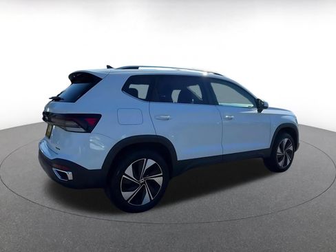 Used 2026 Volkswagen Taos SE AWD/4WD image 11