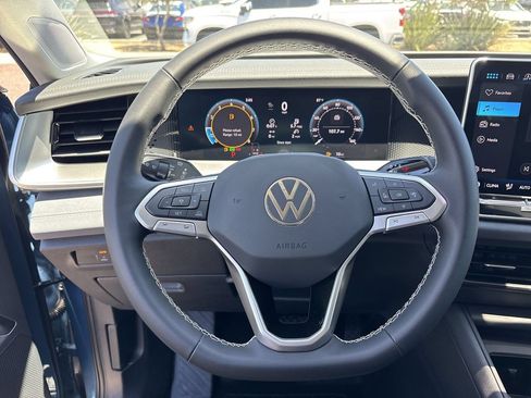 New 2026 Volkswagen Tiguan SE FWD image 18
