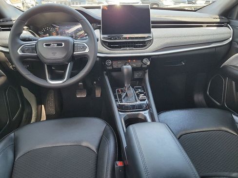 Used 2024 Jeep Compass Latitude image 10