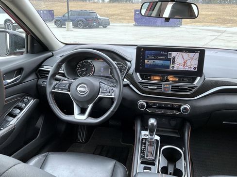 Used 2023 Nissan Altima 2.5 SR w/ SR Premium Package image 14