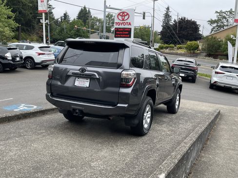Certified 2019 Toyota 4Runner SR5 AWD/4WD image 8