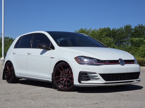 Used 2018 Volkswagen GTI Autobahn FWD image 2