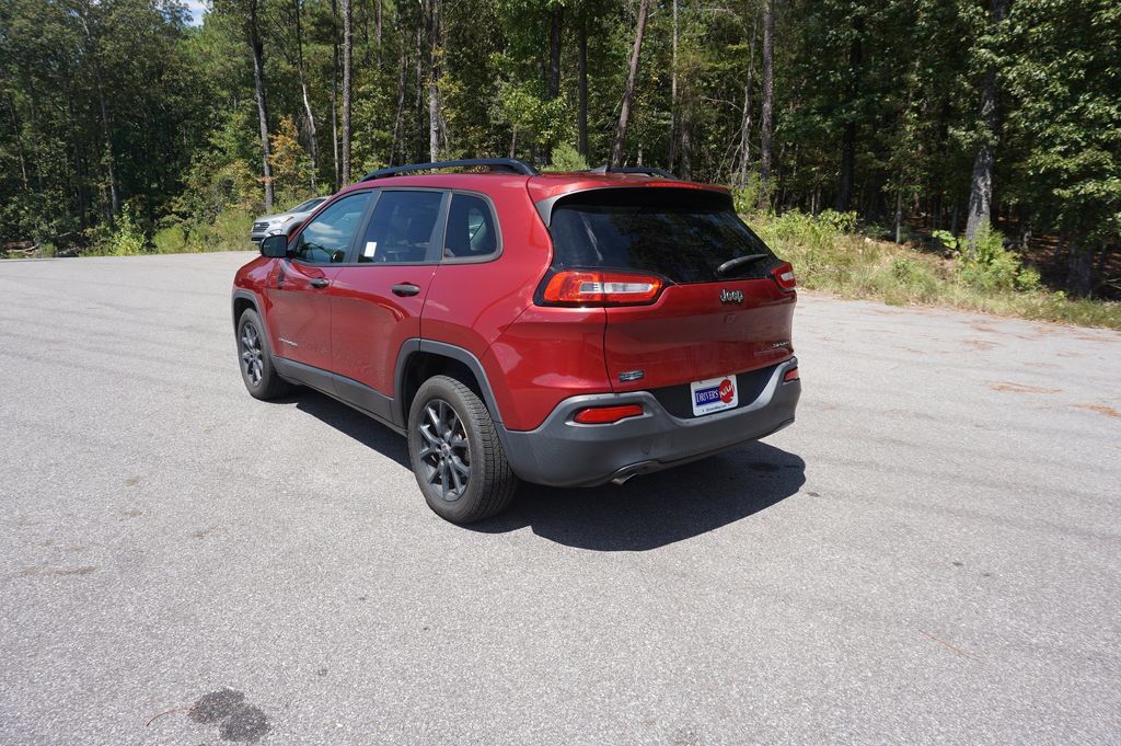 Used 2017 Jeep Cherokee Sport FWD image 18