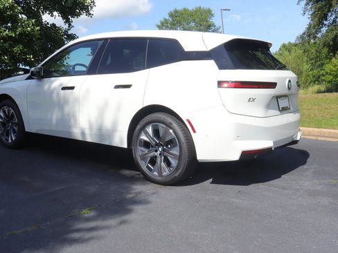 New 2026 BMW iX xDrive60 image 5