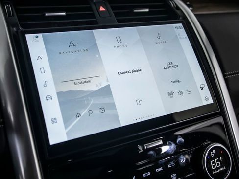 Used 2025 Land Rover Discovery Dynamic SE image 33