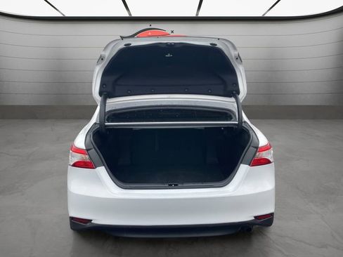 Used 2018 Toyota Camry LE w/ Moonroof Package image 10