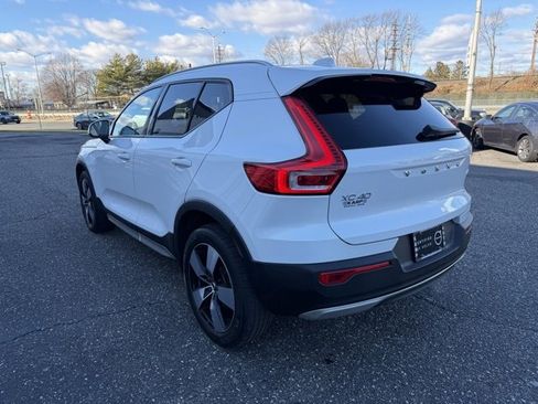 Used 2022 Volvo XC40 T5 Momentum w/ Premium Package image 3