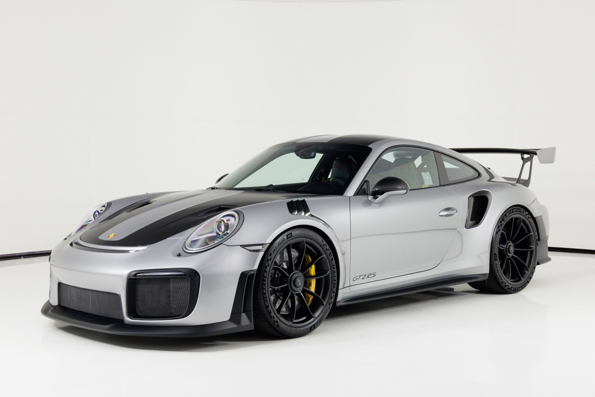 Used 2018 Porsche 911 GT2 RS RWD image 7