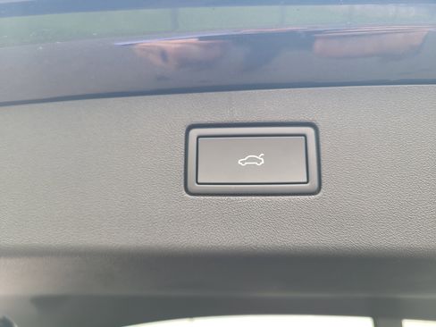 New 2025 Volkswagen Tiguan SE w/ Panoramic Sunroof Package AWD/4WD image 18