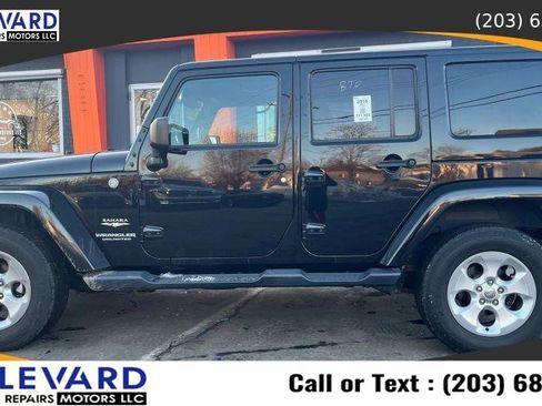Used 2015 Jeep Wrangler Unlimited Sahara w/ Connectivity Group image 7