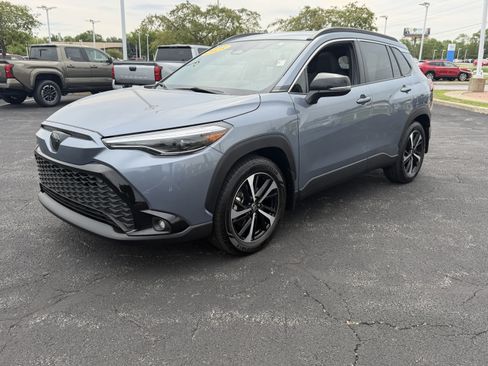 Used 2025 Toyota Corolla Cross AWD Hybrid image 5