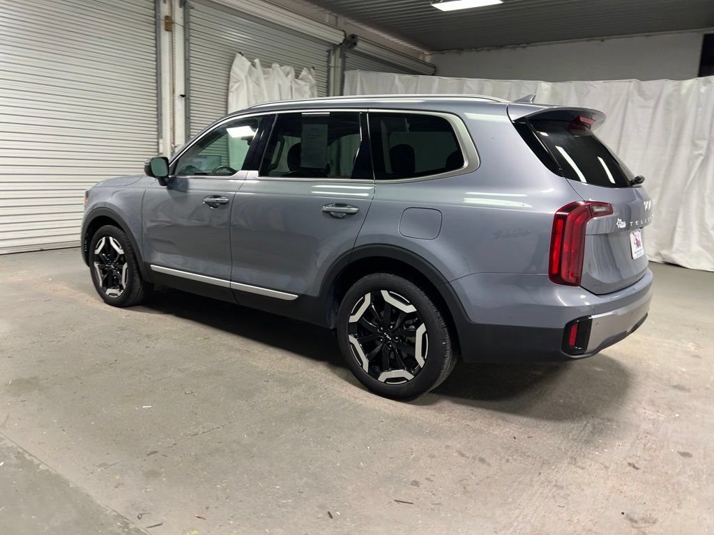 Used 2025 Kia Telluride S FWD image 5