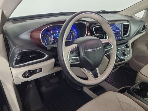 Used 2019 Chrysler Pacifica Limited image 14