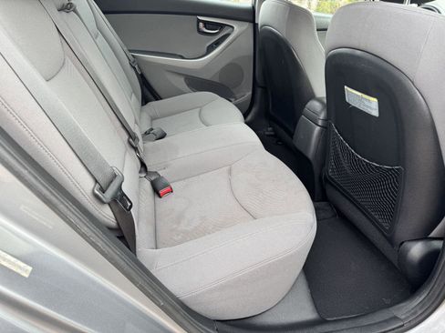 Used 2015 Hyundai Elantra SE image 18