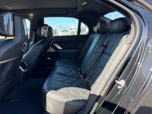 Used 2024 BMW 740i RWD image 4
