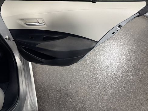 Used 2020 Toyota Corolla LE image 27