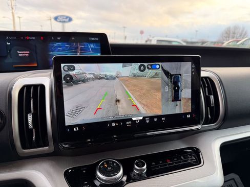 Used 2025 Ford Expedition Active image 31