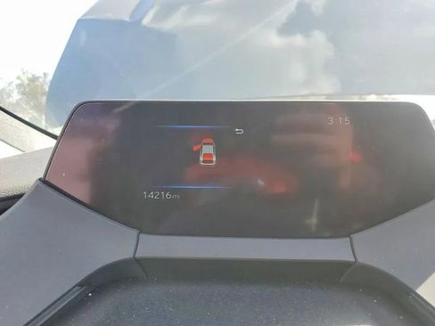 Used 2024 Toyota Prius XLE image 9