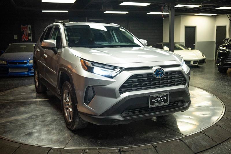 Used 2023 Toyota RAV4 LE AWD/4WD image 5