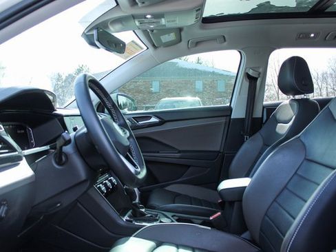 Used 2022 Volkswagen Taos SEL image 12