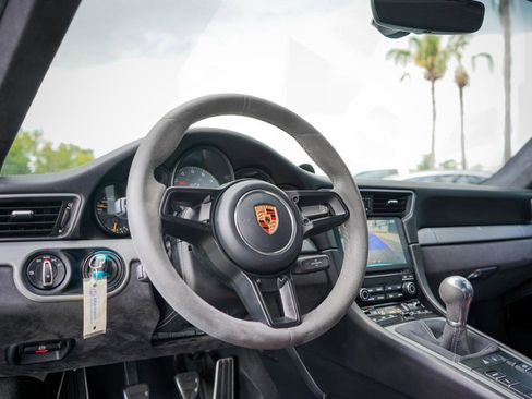 Used 2018 Porsche 911 GT3 RWD image 14