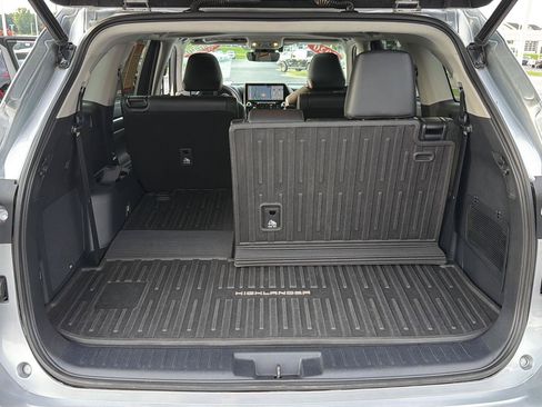 Certified 2020 Toyota Highlander Limited FWD image 35