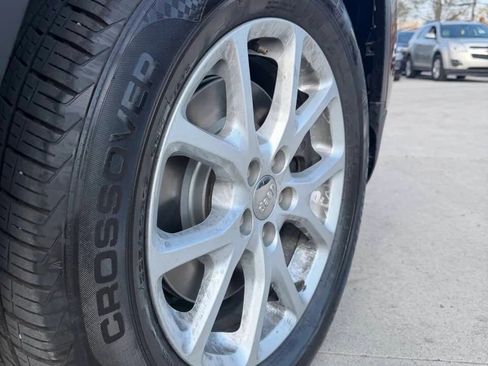 Used 2018 Jeep Cherokee Latitude FWD image 9
