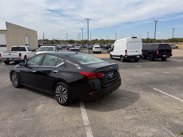 Used 2025 Nissan Altima 2.5 SV FWD image 7