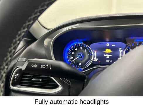 Used 2025 Chrysler Pacifica Select FWD image 41