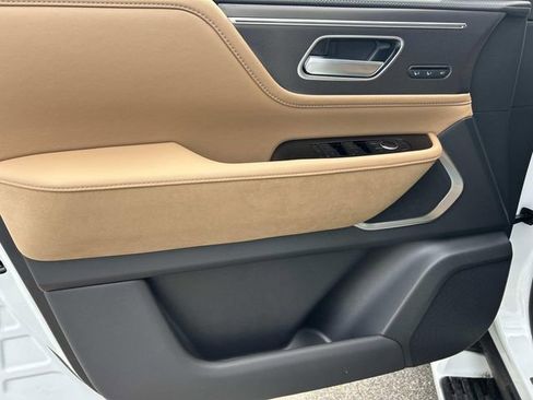 New 2026 INFINITI QX80 Luxe RWD image 17