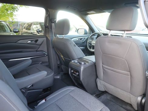 Used 2024 Chevrolet Traverse LT AWD/4WD image 19