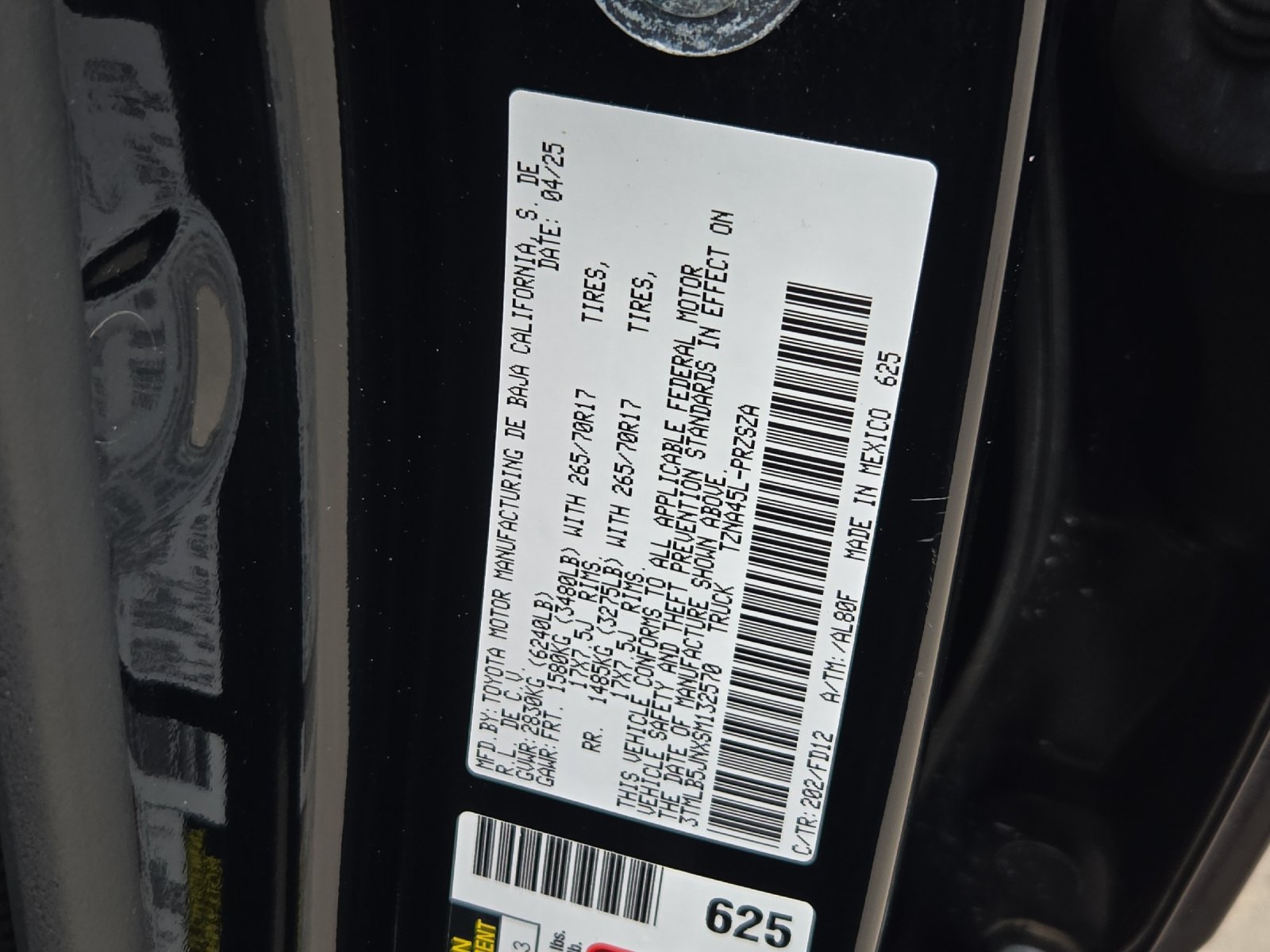 Certified 2025 Toyota Tacoma TRD Off-Road AWD/4WD image 26