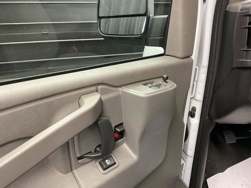 Used 2025 Chevrolet Express 3500 LT w/ LT Preferred Equipment Group image 13