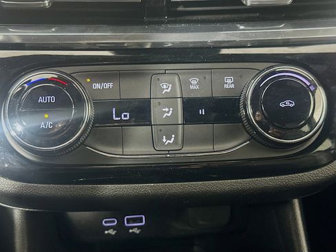 Used 2025 Buick Envista Sport Touring FWD image 22