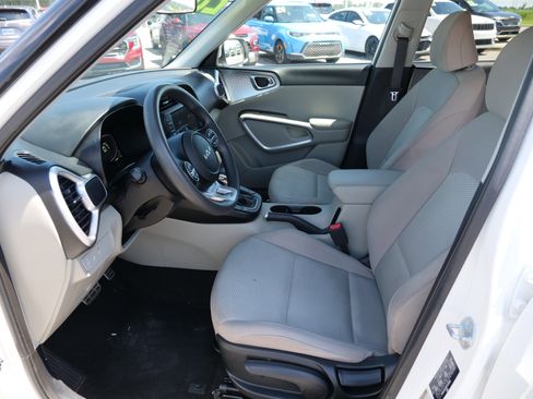 Used 2023 Kia Soul LX w/ LX Technology Package image 14